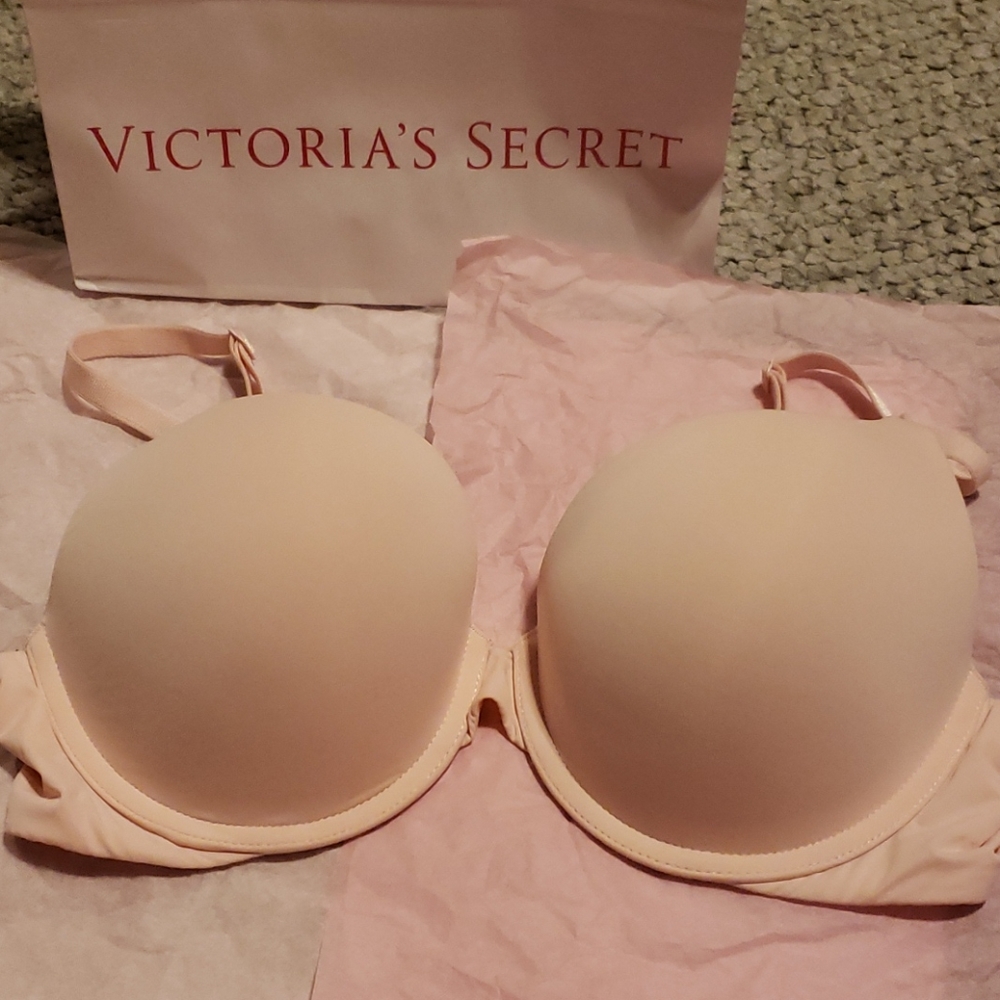 Victoria's Secret Push up bra in baby pink.